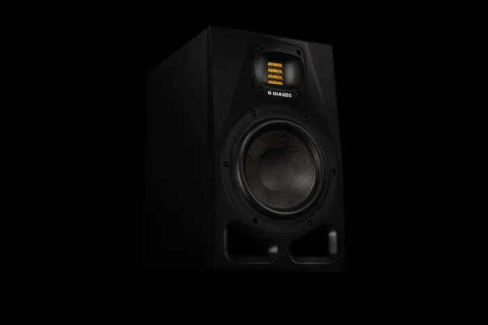 Adam Audio A7V studiomonitor med 7-tums MLM-baselement och X-ART-tweeter