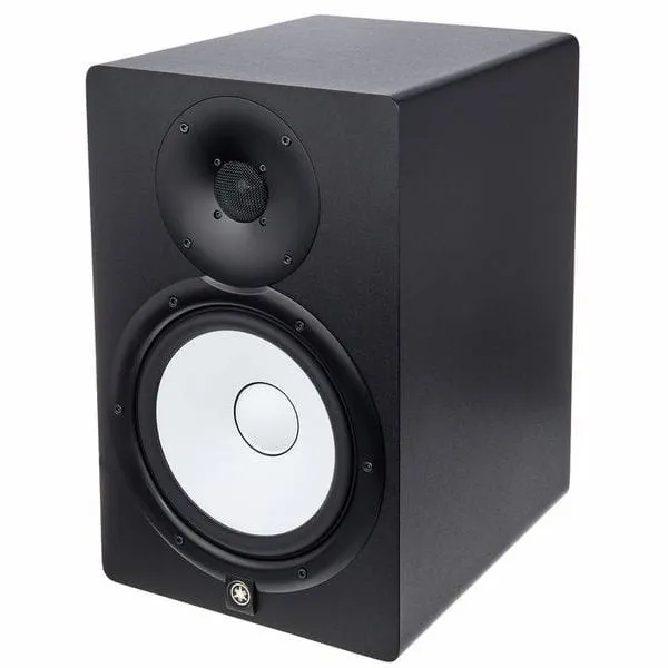 Yamaha HS8 studiomonitor med det karaktäristiska vita baselementet i svart kabinett